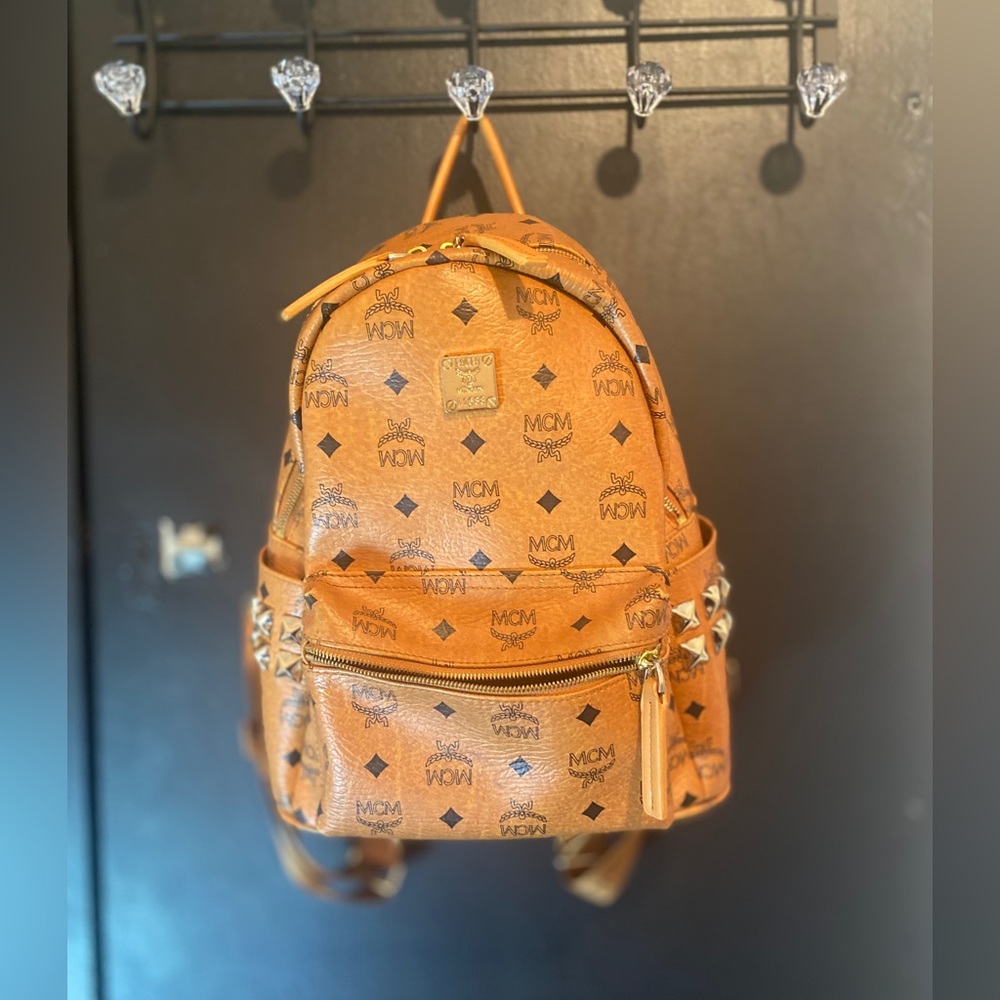 MCM COGNAC BOOKBAG MEDUIM SIZE